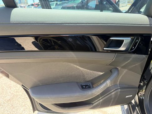 Used 2018 Porsche Panamera 4 AWD/4WD image 17