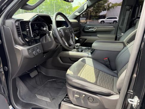 Used 2024 Chevrolet Silverado 1500 ZR2 AWD/4WD image 11