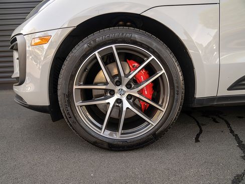 Certified 2025 Porsche Macan S AWD/4WD image 24