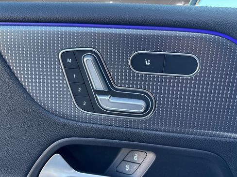 Used 2023 Mercedes-Benz GLB 250 image 21