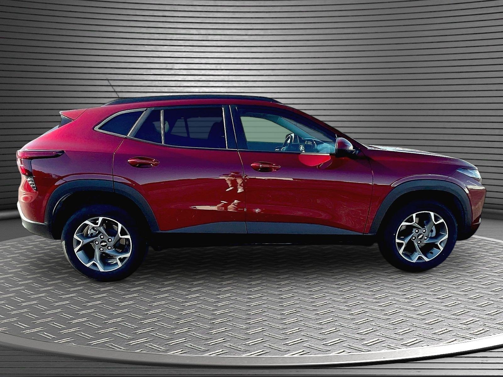 Used 2025 Chevrolet Trax LT w/ LT Convenience Package FWD image 8