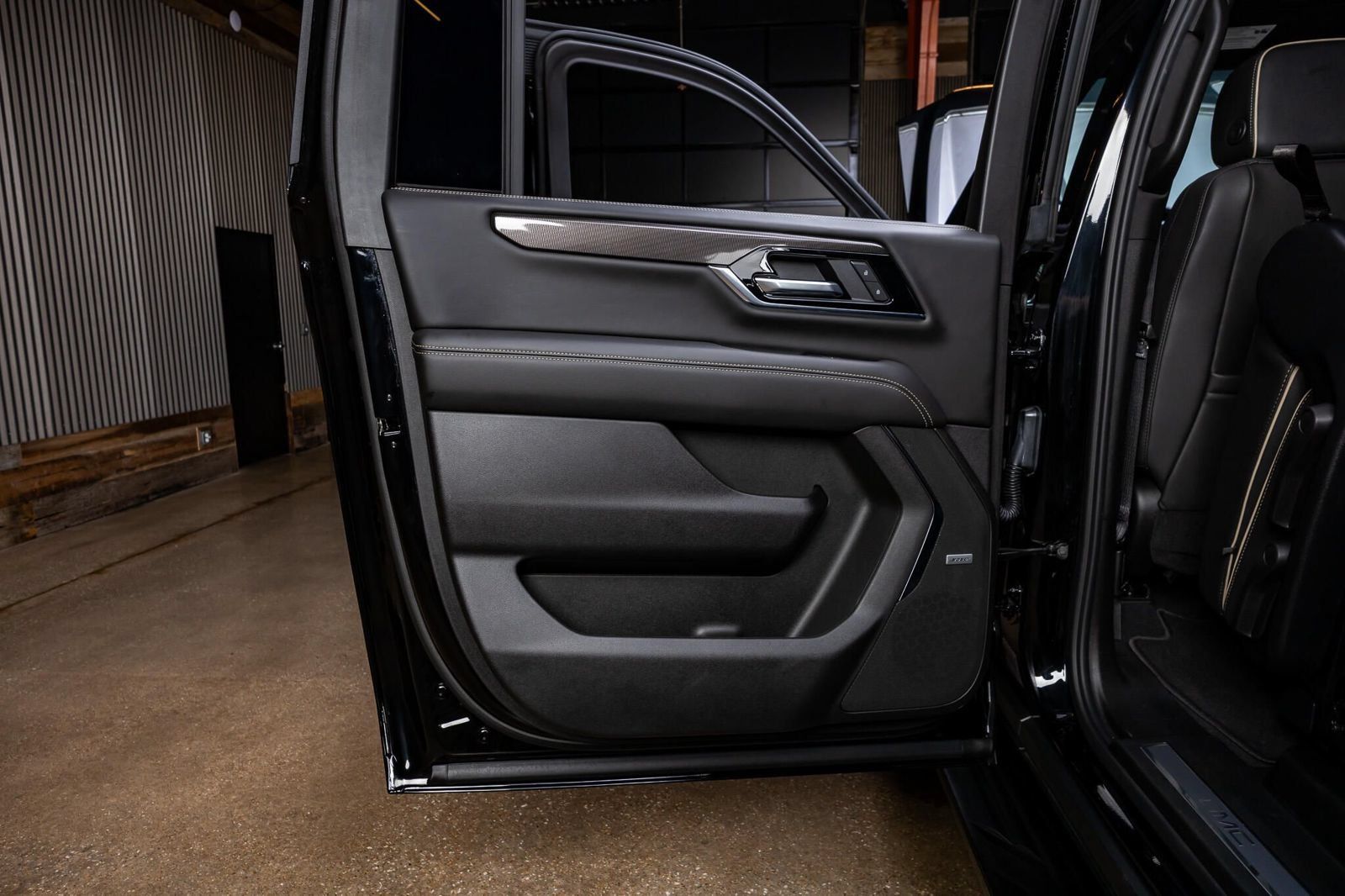 Used 2025 GMC Yukon XL Elevation AWD/4WD image 43