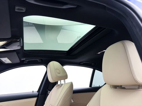 Used 2025 BMW 330i Sedan w/ M Sport Package image 5