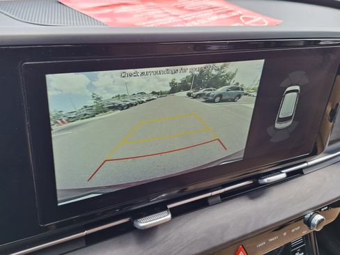 Used 2022 Kia Carnival EX FWD image 13