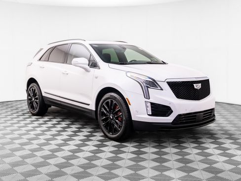 Certified 2026 Cadillac XT5 Sportv w/ LPO, Onyx Lite Package AWD/4WD image 9