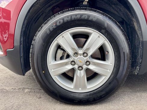 Used 2022 Chevrolet Trax LT w/ LT Convenience Package AWD/4WD image 35
