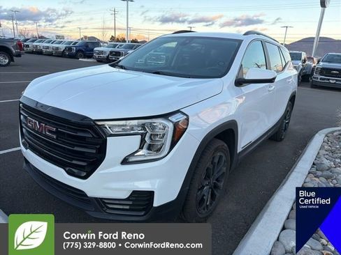 Used 2022 GMC Terrain SLE w/ Driver Convenience Package image 4