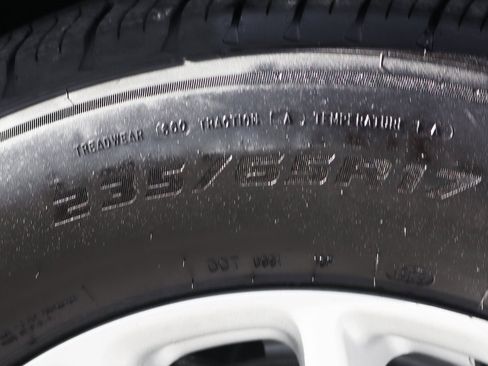 Used 2019 Chrysler Pacifica Touring image 42