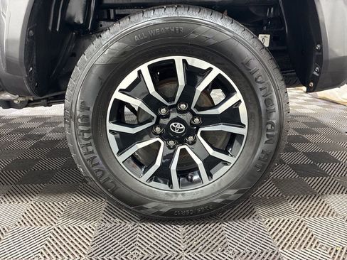 Used 2022 Toyota Tacoma TRD Sport w/ Technology Package image 33