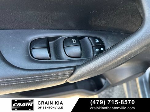 Used 2016 Nissan Rogue SV AWD/4WD image 15