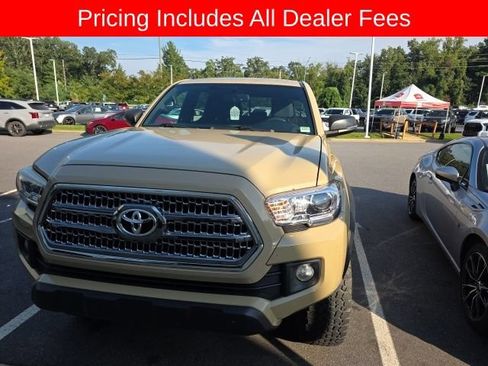 Used 2017 Toyota Tacoma TRD Off-Road w/ Tow Package (A/T) AWD/4WD image 3