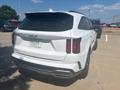 Used 2023 Kia Sorento S w/ Panoramic Sunroof Package FWD image 3
