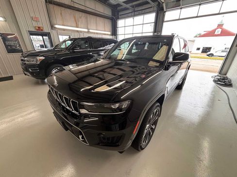 Certified 2023 Jeep Grand Cherokee Overland w/ Adv Protech Group III AWD/4WD image 4