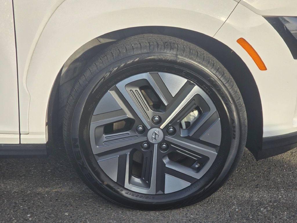 Used 2023 Hyundai Kona SE FWD image 9