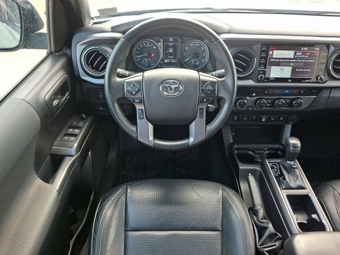 Certified 2022 Toyota Tacoma TRD Off-Road w/ TRD Premium Off Road Package AWD/4WD image 11