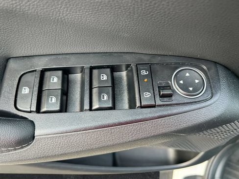 Used 2024 Kia Seltos EX FWD image 13
