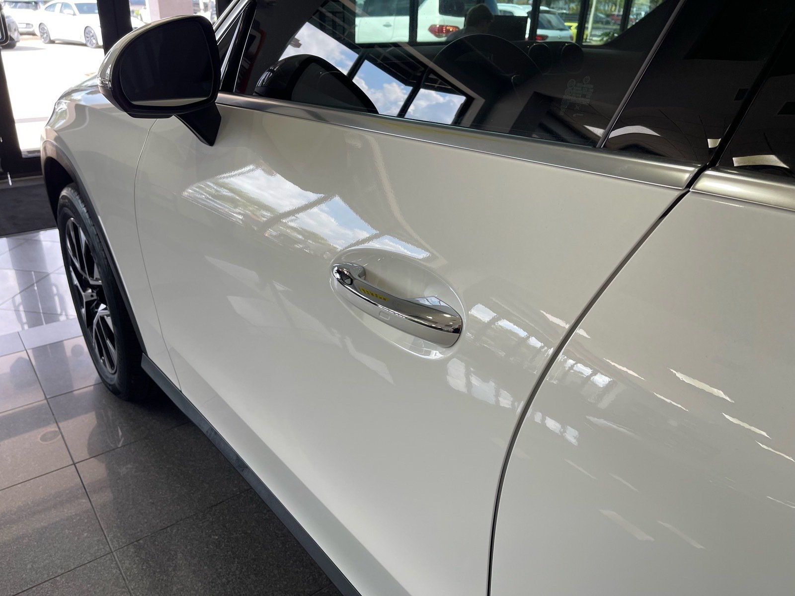 Used 2025 Mercedes-Benz GLC 350e 4MATIC image 13