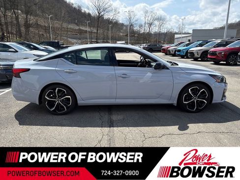 Used 2023 Nissan Altima 2.5 SR w/ SR Premium Package FWD image 6