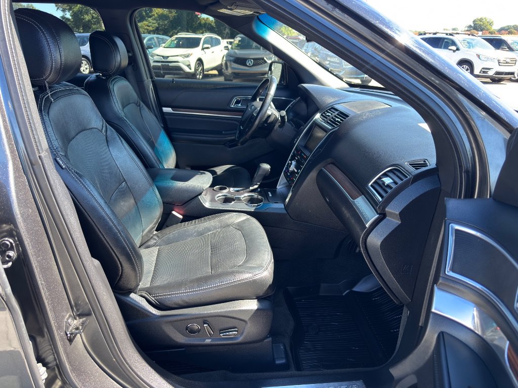 Used 2016 Ford Explorer Limited FWD image 25