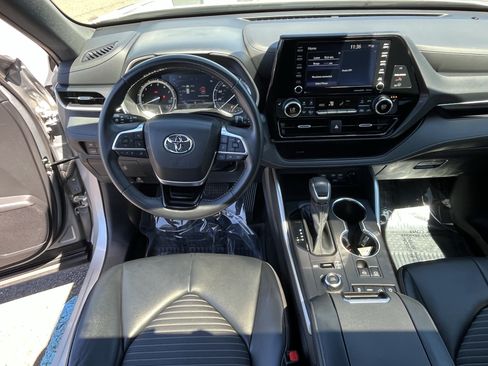 Used 2022 Toyota Highlander XSE AWD/4WD image 11