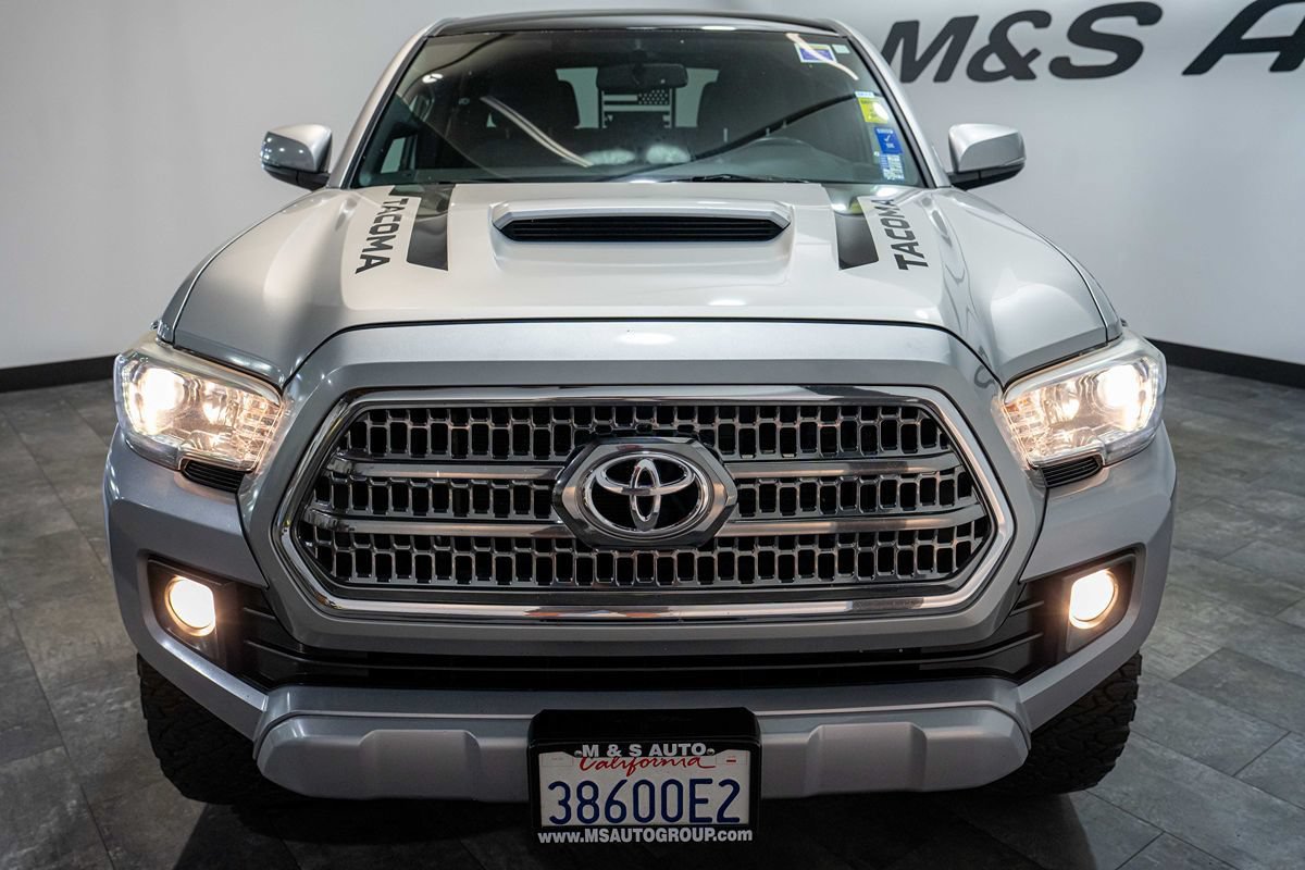 Used 2017 Toyota Tacoma TRD Sport w/ Tow Package AWD/4WD image 6