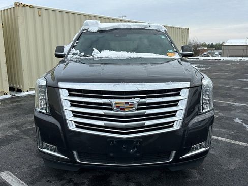 Used 2017 Cadillac Escalade Platinum image 2