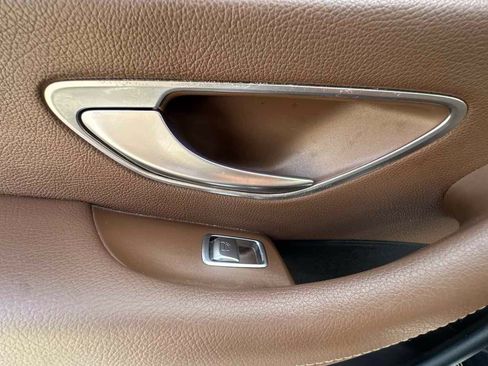 Used 2017 Mercedes-Benz E 300 4MATIC image 39