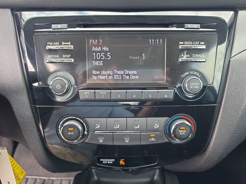 Used 2016 Nissan Rogue S FWD image 17