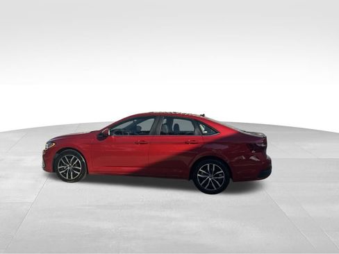 Used 2025 Volkswagen Jetta SE w/ Sunroof Package image 7