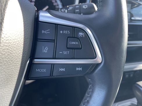 Used 2021 Toyota Highlander XLE image 16