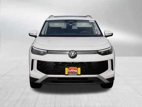 Used 2025 Volkswagen Tiguan SE w/ Panoramic Sunroof Package AWD/4WD image 2