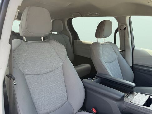 Used 2024 Toyota Sienna LE image 51