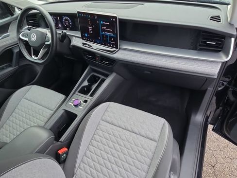 Certified 2025 Volkswagen Tiguan S FWD image 14