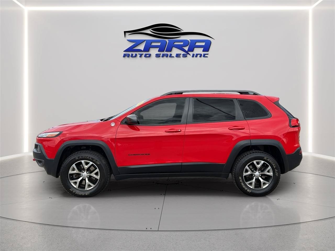 Used 2018 Jeep Cherokee Trailhawk w/ Comfort/Convenience Group AWD/4WD image 4