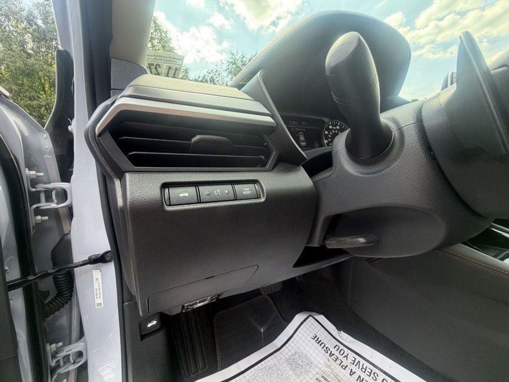 Used 2023 Nissan Altima 2.5 SR AWD/4WD image 12
