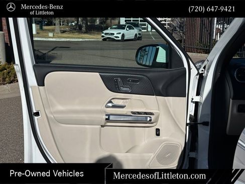 Used 2025 Mercedes-Benz GLB 250 4MATIC image 12