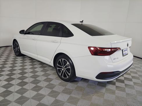 Used 2024 Volkswagen Jetta Sport image 3