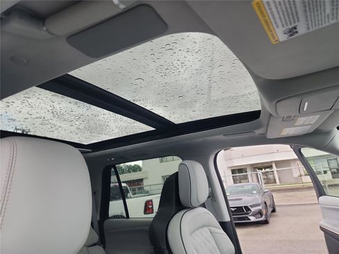 New 2026 Lincoln Navigator L Black Label AWD/4WD image 32