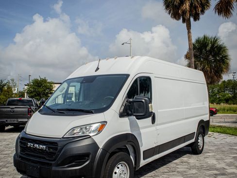 Used 2023 RAM ProMaster 2500 FWD image 3