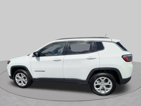 Used 2024 Jeep Compass Latitude AWD/4WD image 5