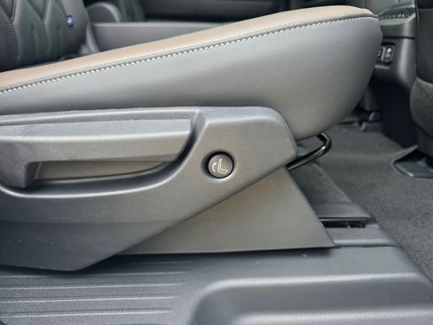 New 2026 Nissan Pathfinder Platinum AWD/4WD image 9