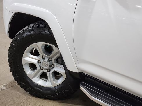 Used 2017 Toyota 4Runner SR5 Premium image 23