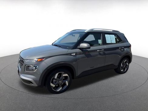 Used 2025 Hyundai Venue SEL FWD image 8