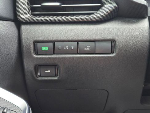 Used 2023 Nissan Sentra SR w/ SR Premium Package FWD image 17