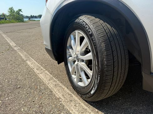 Used 2018 Nissan Rogue SV FWD image 15