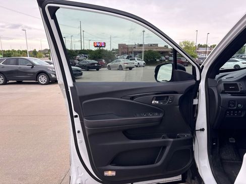 Certified 2021 Honda Ridgeline Black Edition image 9