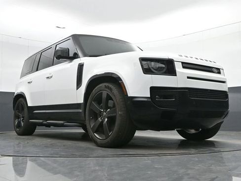 Used 2024 Land Rover Defender 110 X-Dynamic SE image 15