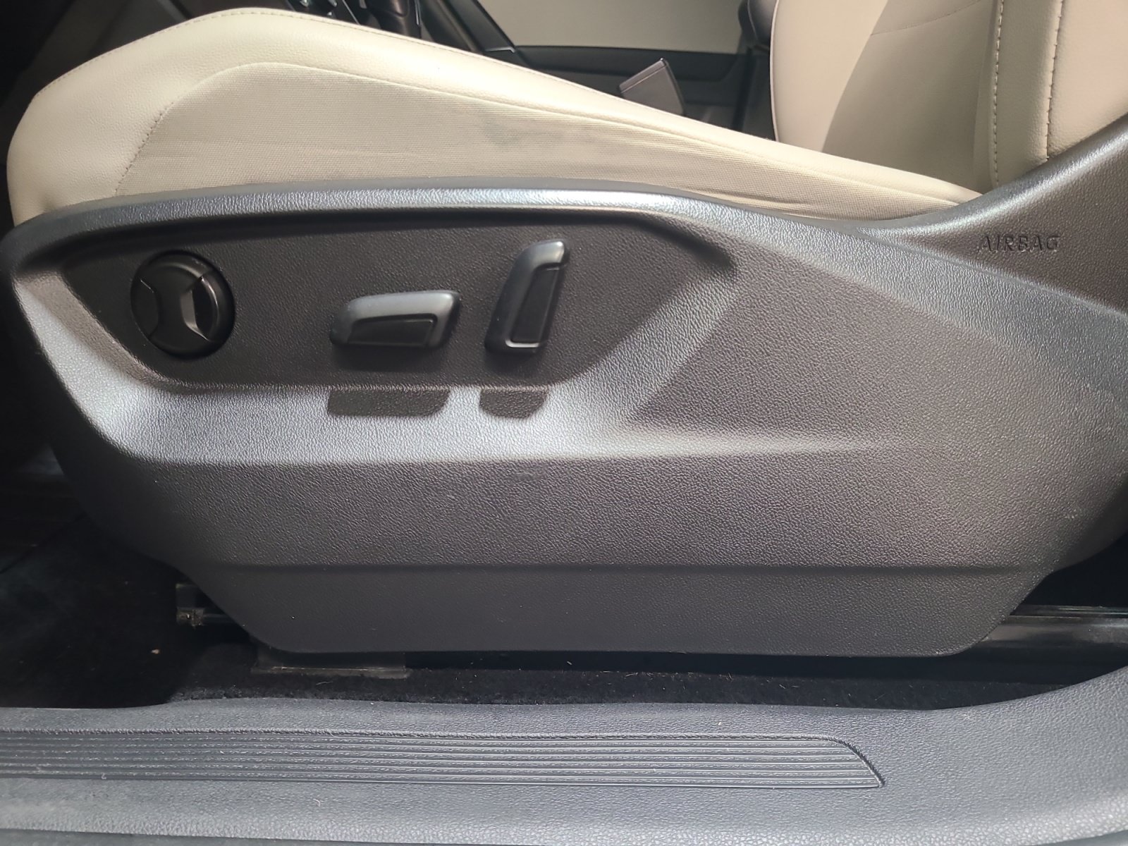 Used 2020 Volkswagen Tiguan SE FWD image 14