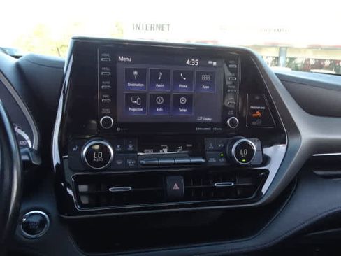 Certified 2022 Toyota Highlander XLE image 27