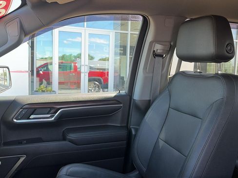 Used 2023 GMC Sierra 1500 SLT w/ SLT Premium Plus Package AWD/4WD image 13